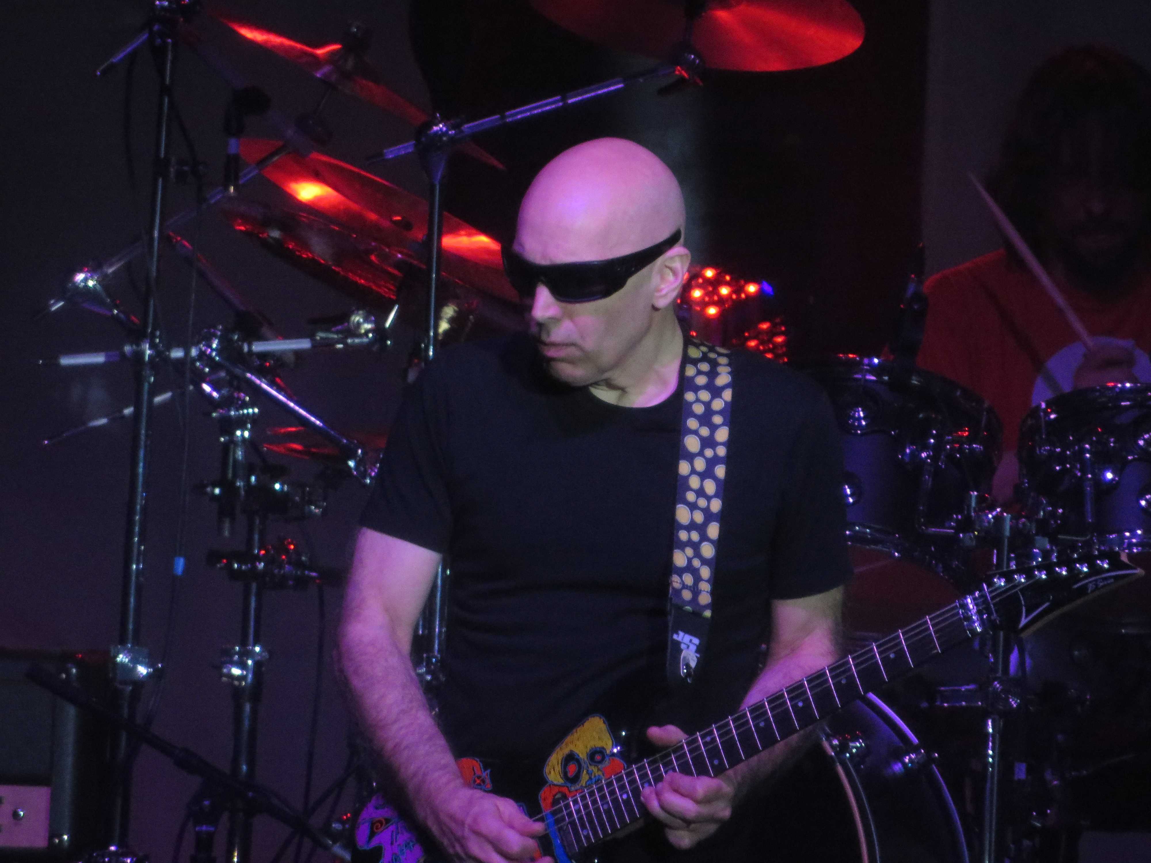 JoeSatriani2016-04-08DanforthMusicHallTorontoCanada (12).JPG